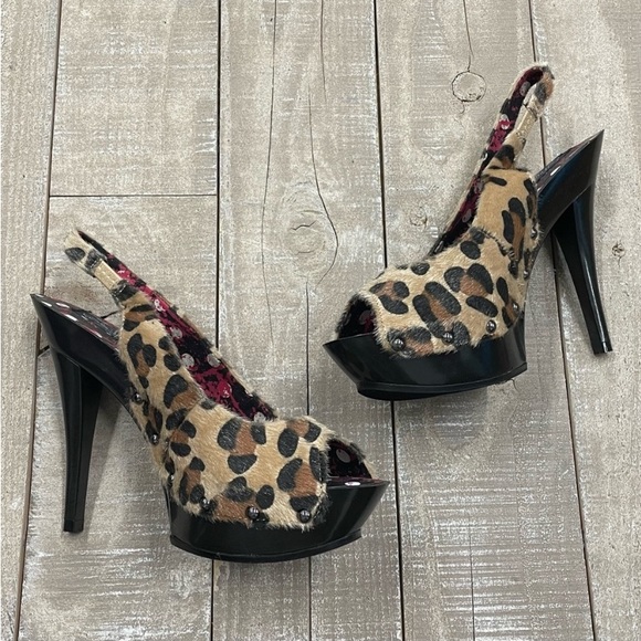 Iron Fist Women's Love Bites Platform Pump - Picture 2 of 6